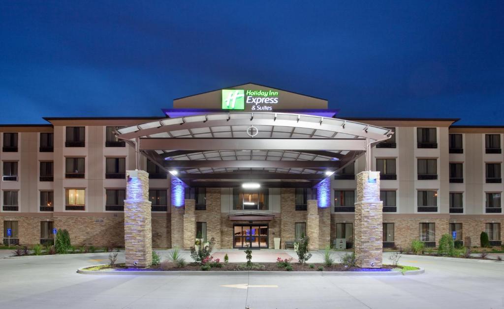 Holiday Inn Express & Suites St Louis Airport an IHG Hotel Main image 1